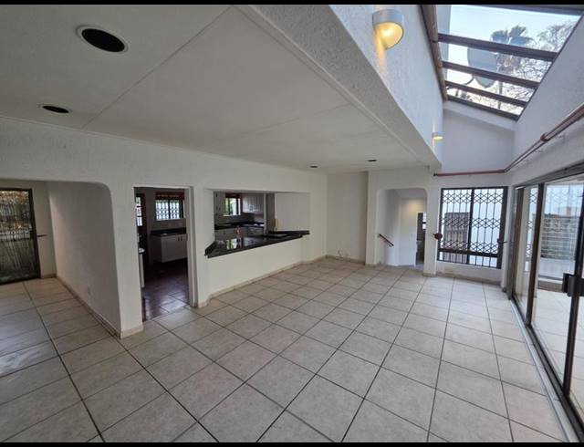 4 BEDROOM HOUSE FOR SALE IN SANDHURST